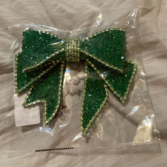 🎀 Bow Tie Pin 🎀 - Picture 3 of 4